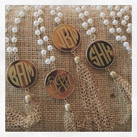 TORTOISE NECKLACE WITH MONOGRAM